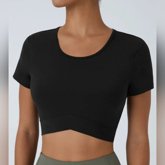 HALARA Tops - New Halara Crossover Hem Cropped Sports Black Top XS